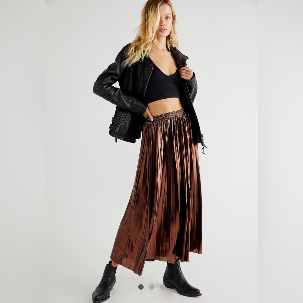 Free People Pkeated Metallic MIDI Skirt. Copper.